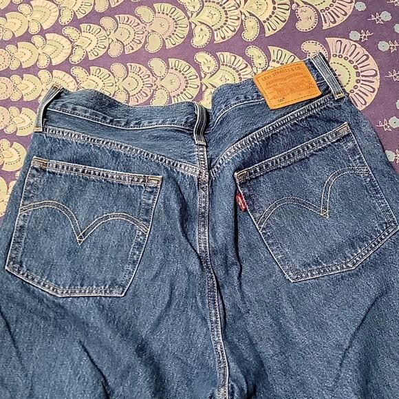 501 Levis - Picture 4 of 8